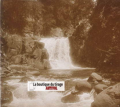 Cascade du río Cinqueta, plaque verre, photo ancienne stéréo, sépia 6x13 cm