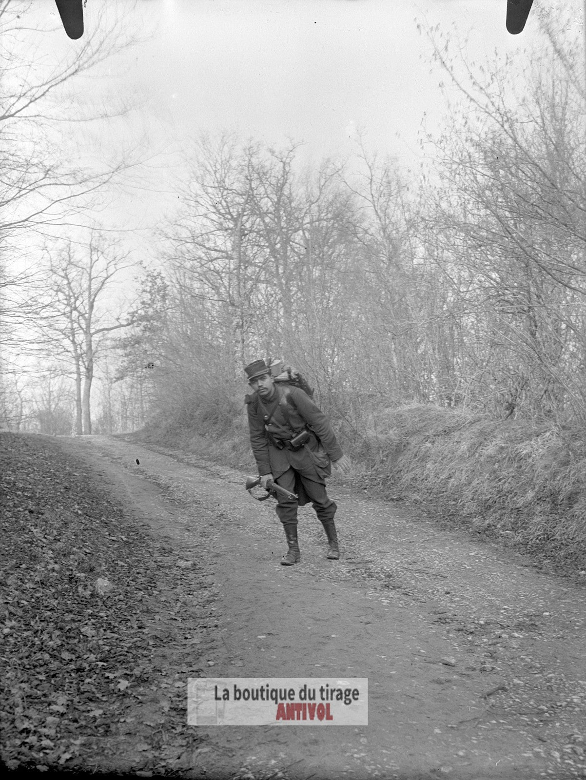 Tirailleur en marche, soldat, plaque verre, photo ancienne, négatif 9x12 cm