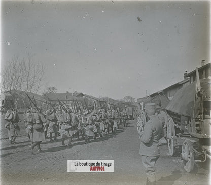 Colonne d’infanterie française, WW1, plaque verre photo ancienne stéréo 6x13 cm