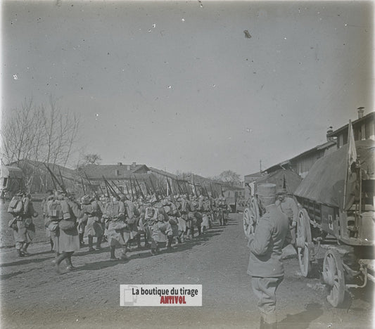 Colonne d’infanterie française, WW1, plaque verre photo ancienne stéréo 6x13 cm