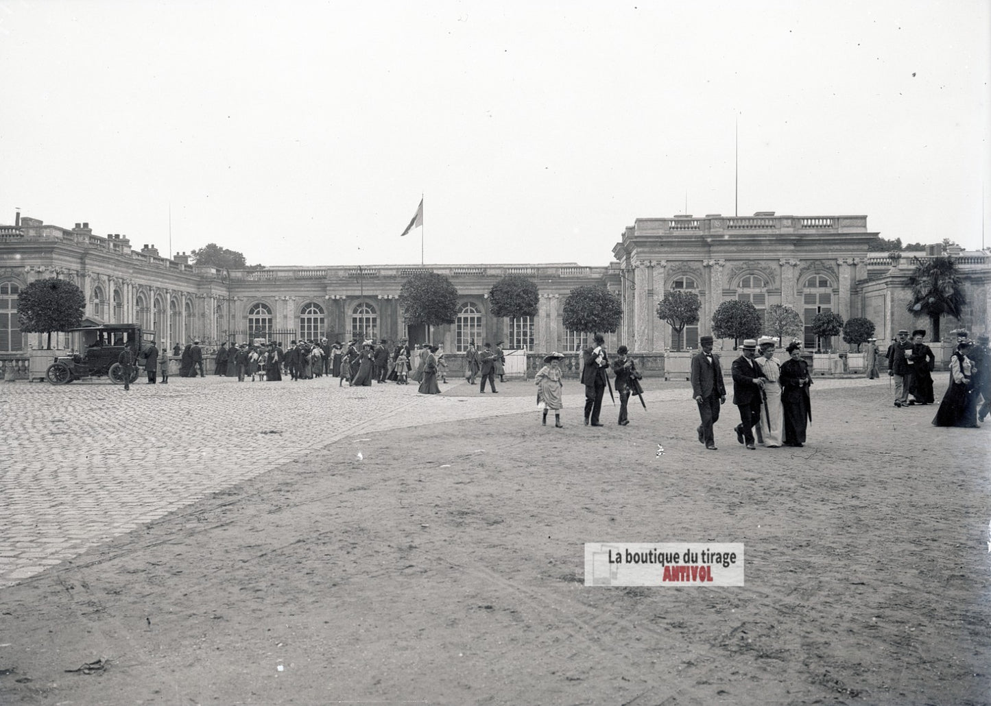 Cour du Petit Trianon à Versailles, plaque verre photo ancienne, négatif 9x12 cm