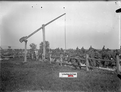 Soldats, halte militaire, plaque verre, photo ancienne, négatif N&B 9x12 cm