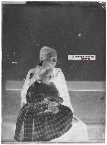 Plaque verre photo ancienne négatif noir et blanc 13x18 cm grand-mère enfant