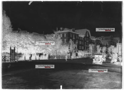 Plaque verre photo ancienne négatif noir et blanc 13x18 cm Vittel France ville