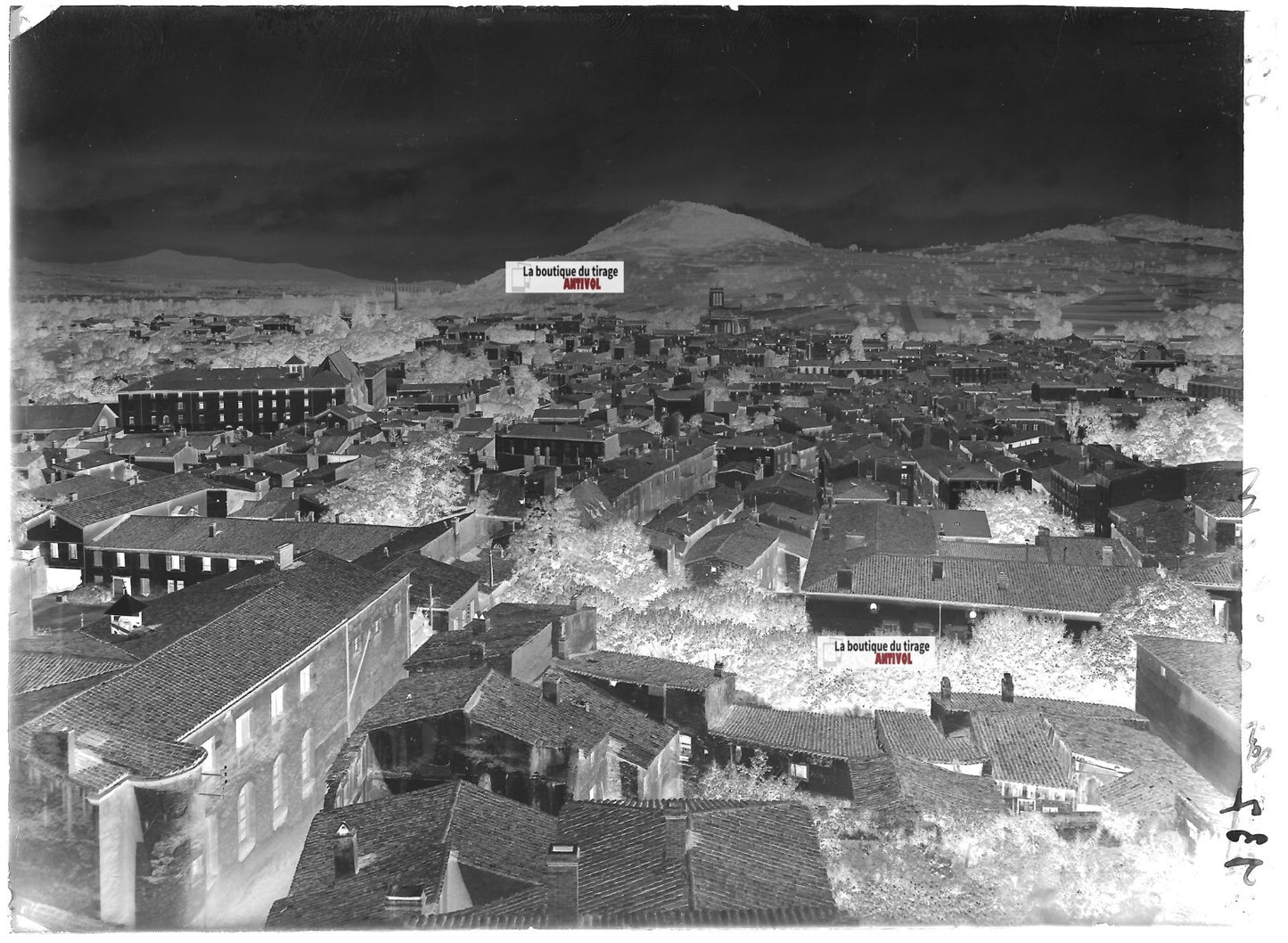 Plaque verre photo ancienne négatif noir et blanc 13x18 cm Billom centre-ville