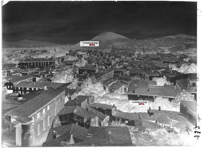 Plaque verre photo ancienne négatif noir et blanc 13x18 cm Billom centre-ville