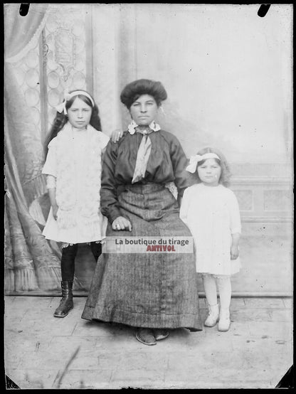 Plaque verre photo ancienne négatif noir et blanc 9x12 cm mère filles France  