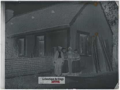 Maison de campagne, famille, plaque verre, photo ancienne, négatif 9x12 cm
