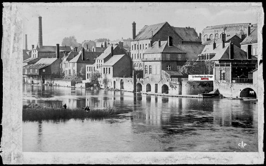 Plaque verre photo ancienne, négatif noir & blanc 9x14 cm, Sedan, Meuse, pêcheur