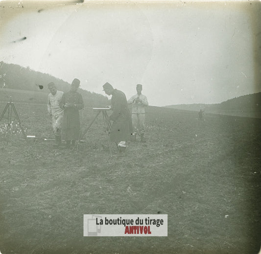 Manœuvre topographique, soldats, plaque verre stéréo, photo ancienne 4,5x10,7 cm