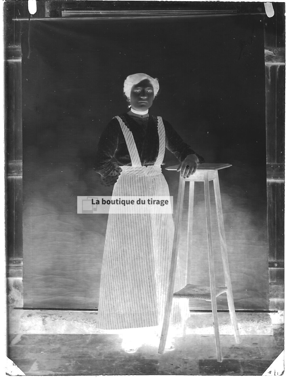 Plaque verre photo ancienne négatif noir et blanc 9x12 cm femme robe France 