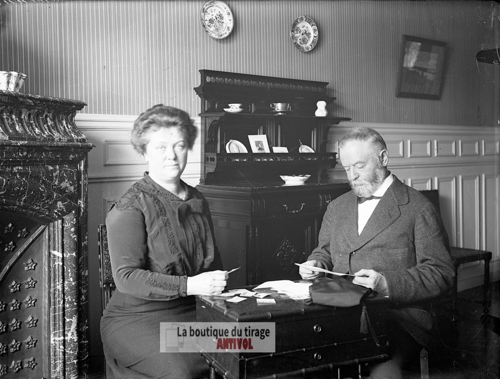 Homme, femme, couple, salon, plaque verre, photo ancienne, négatif 9x12 cm