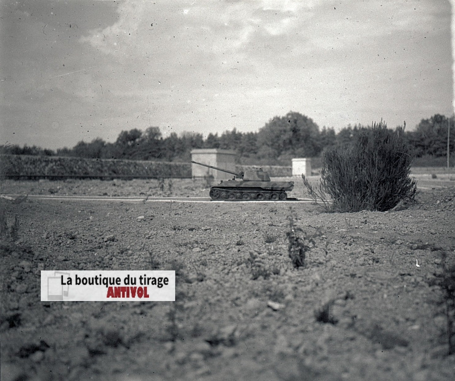 Camp du Ruchard, char, plaque verre, photo ancienne, négatif N&B 6x13 cm