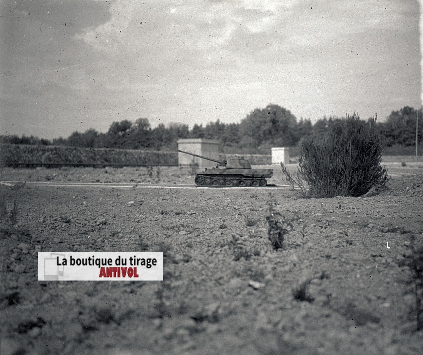 Camp du Ruchard, char, plaque verre, photo ancienne, négatif N&B 6x13 cm