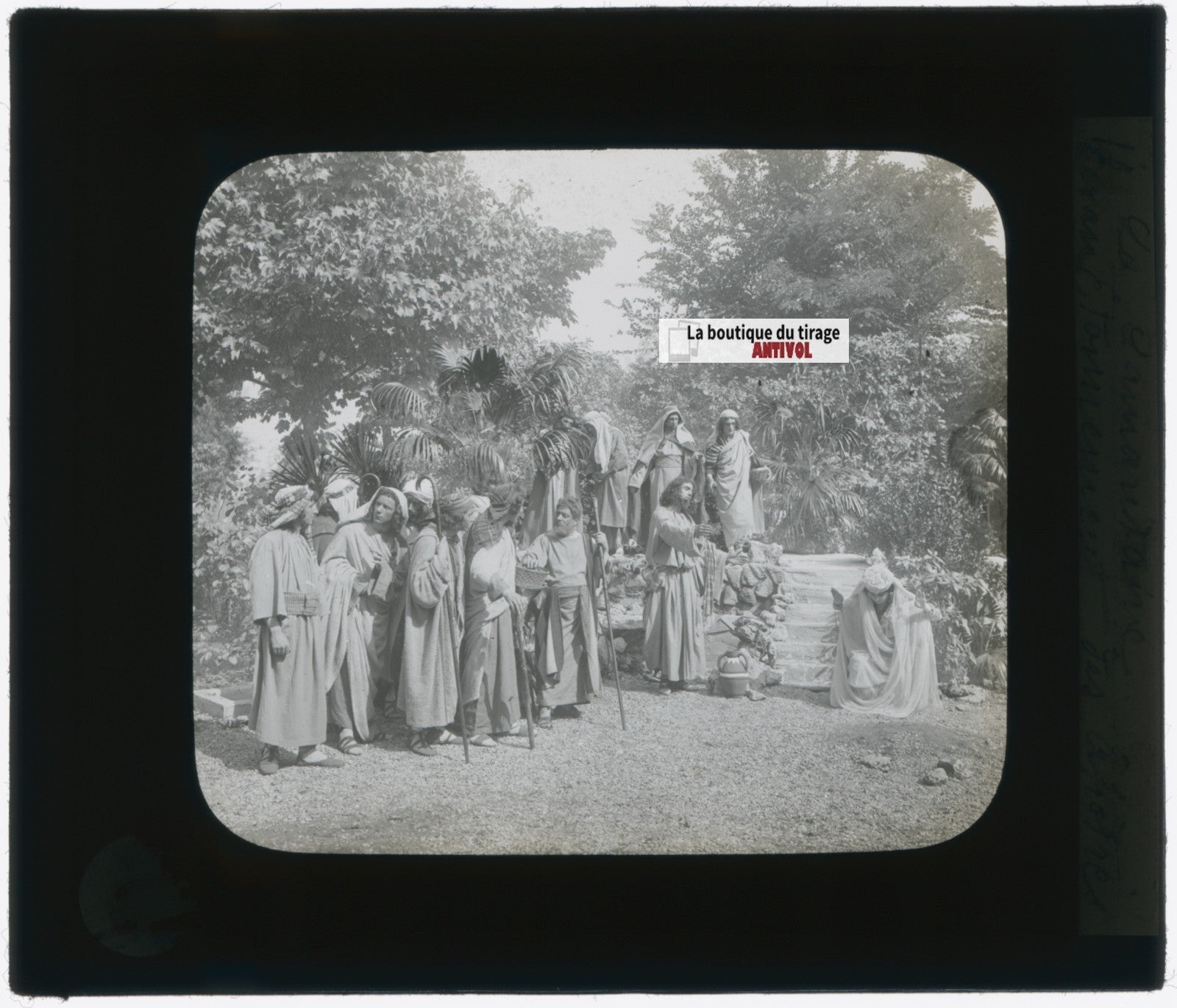Samaritaine au puits, photo plaque verre, noir & blanc, positif 8,5x10 cm
