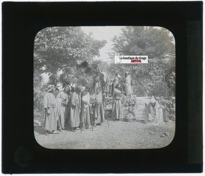 Samaritaine au puits, photo plaque verre, noir & blanc, positif 8,5x10 cm
