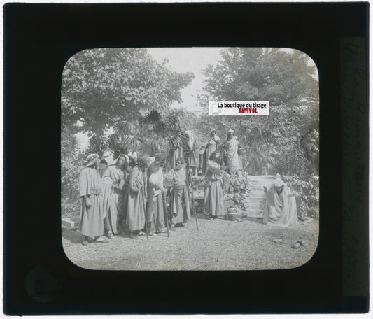 Samaritaine au puits, photo plaque verre, noir & blanc, positif 8,5x10 cm