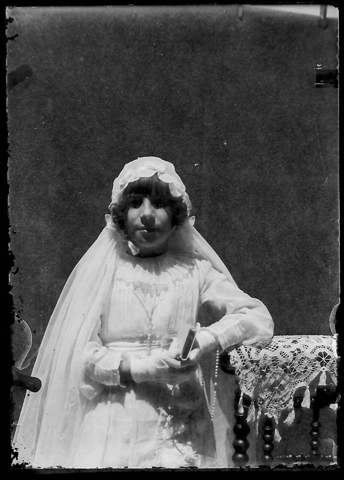 Plaque verre photo ancienne noir et blanc négatif 6x9 cm femme robe dame vintage