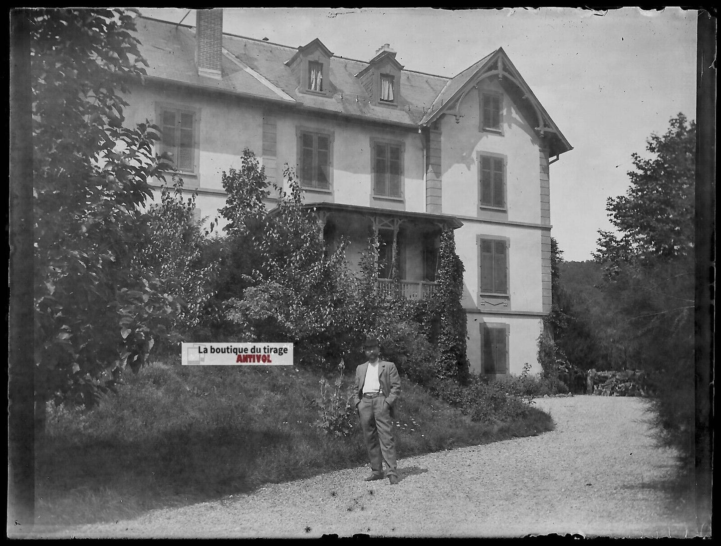 Plaque verre photo ancien négatif noir et blanc 9x12 cm homme maison jardin