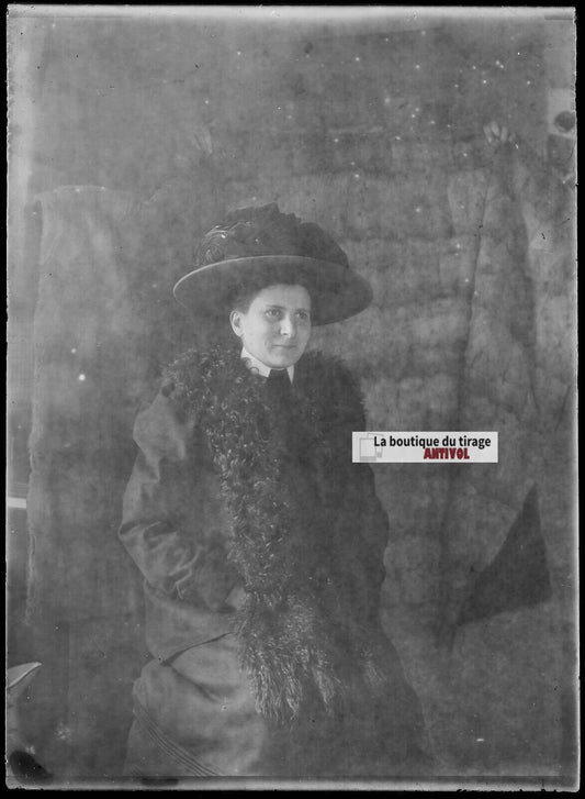 Plaque verre photo ancienne négatif noir et blanc 13x18 cm femme robe chapeau 