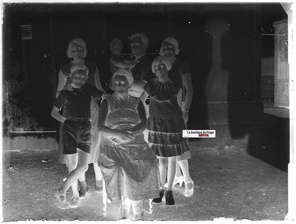 Famille, France, Plaque verre photo ancienne, négatif noir & blanc 9x12 cm