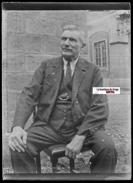 Homme, cravate, Plaque verre photo ancienne, négatif noir & blanc 6x9 cm