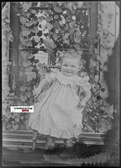 Bébé, enfant, Plaque verre photo ancienne, négatif noir & blanc 13x18 cm