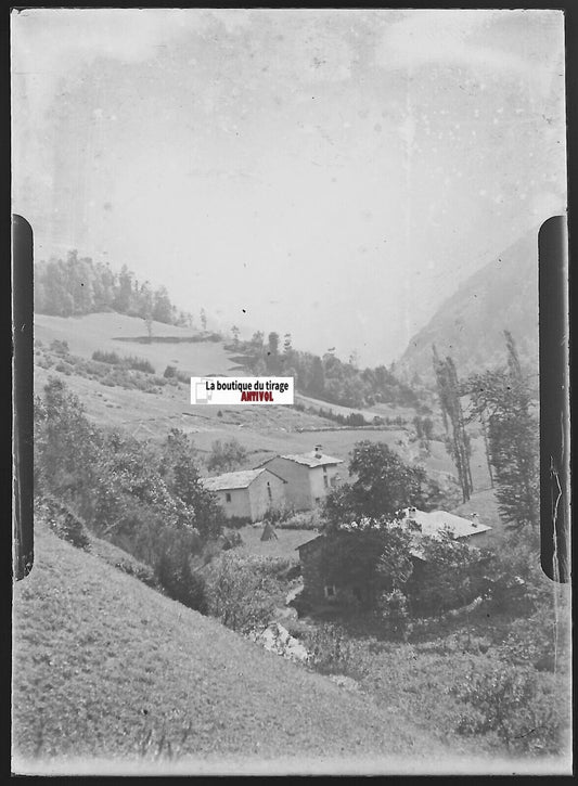 Village, montagne, Plaque verre photo ancienne, négatif noir & blanc 6x9 cm