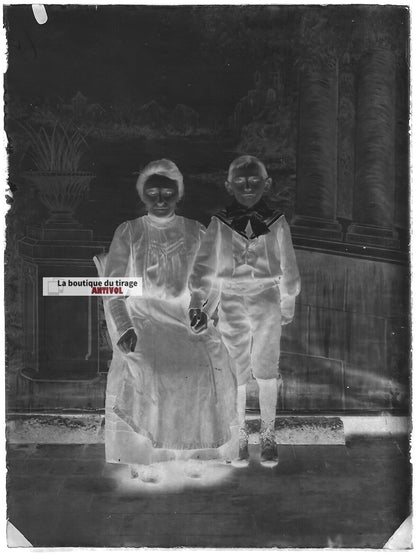 Plaque verre photo ancienne négatif noir et blanc 9x12 cm femme mère fils enfant