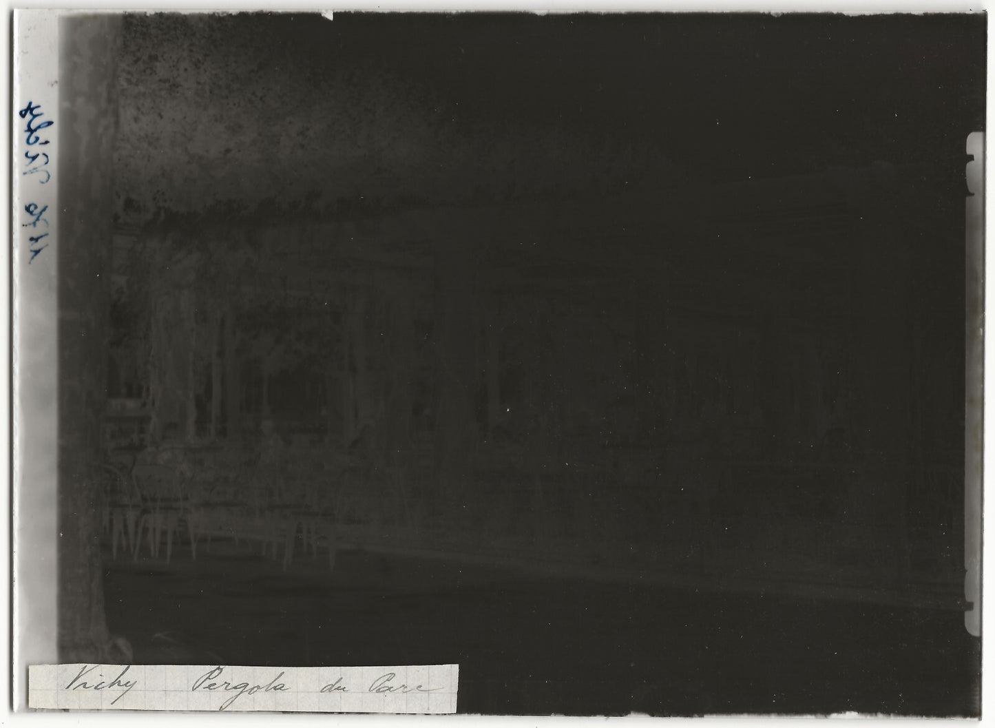 Plaque verre photo ancienne négatif noir et blanc 13x18 cm Vichy parc pergola