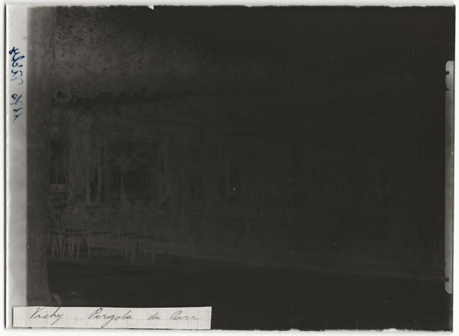 Plaque verre photo ancienne négatif noir et blanc 13x18 cm Vichy parc pergola