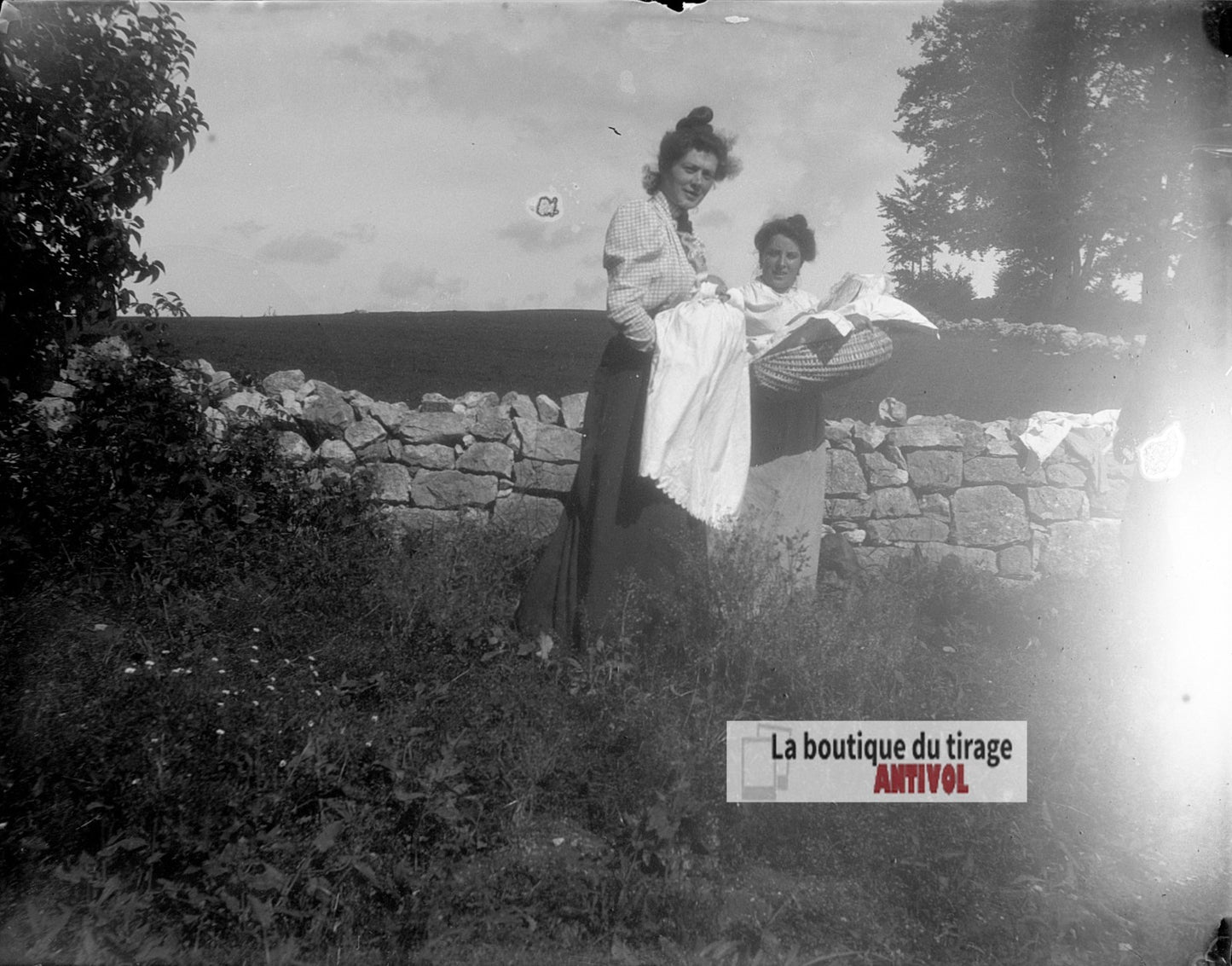Deux femmes et un nourrisson, plaque verre photo ancienne, négatif 9x12 cm