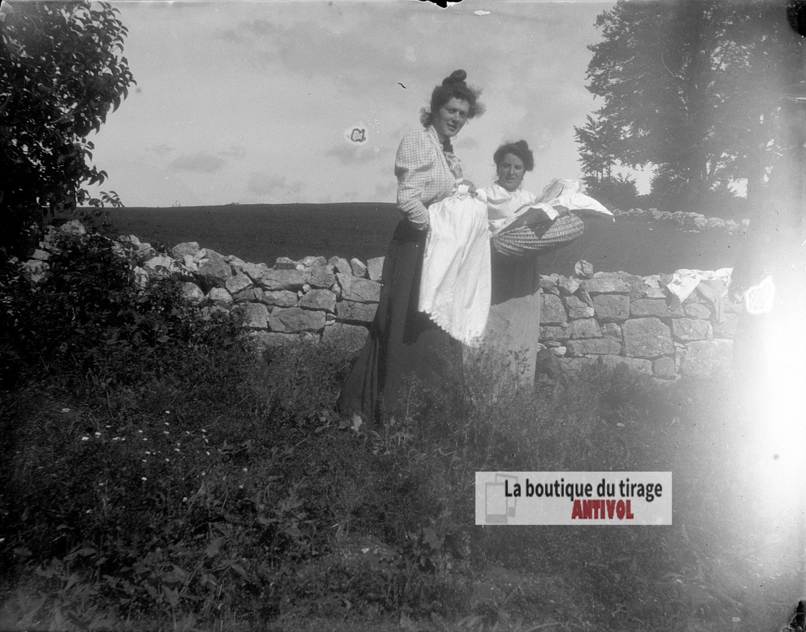 Deux femmes et un nourrisson, plaque verre photo ancienne, négatif 9x12 cm