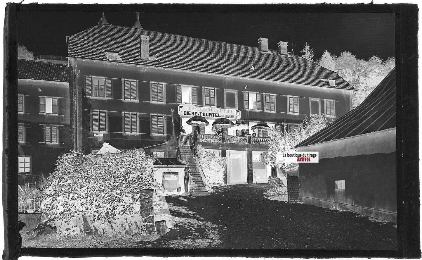 Plaque verre photo ancienne, négatif noir & blanc 9x14 cm, Montbenoît, hôtel