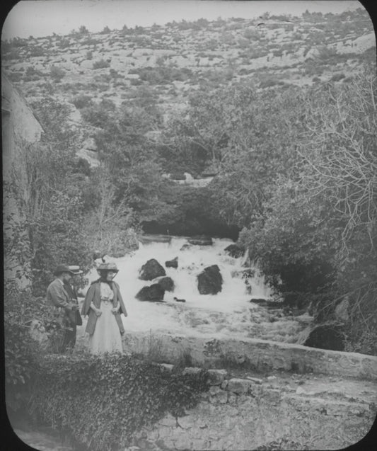 Source Fontaine l’Evêque, Var, photo ancienne plaque de verre, positif 8,5x10 cm