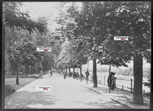 Plaque verre photo ancienne négatif noir et blanc 13x18 cm Vichy rivière Allier