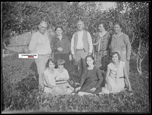 Famille, promenade, Plaque verre photo ancienne, négatif noir & blanc 9x12 cm