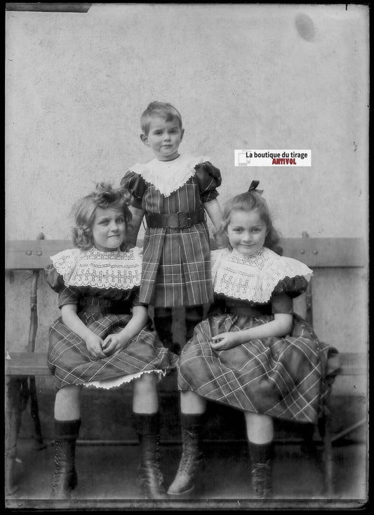 Plaque verre photo ancienne négatif noir et blanc 13x18 cm jeunes filles garçon