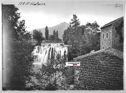 Plaque verre positif noir & blanc 13x18 cm Saint-Nectaire cascade Saillant