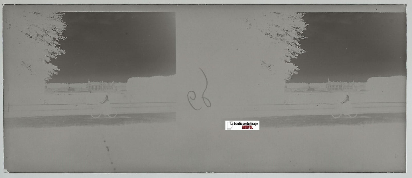 Vélo, château, Plaque verre photo stéréo, négatif noir & blanc 4,5x10,7 cm
