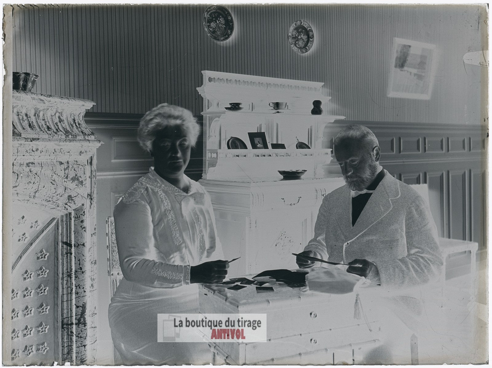 Homme, femme, couple, salon, plaque verre, photo ancienne, négatif 9x12 cm