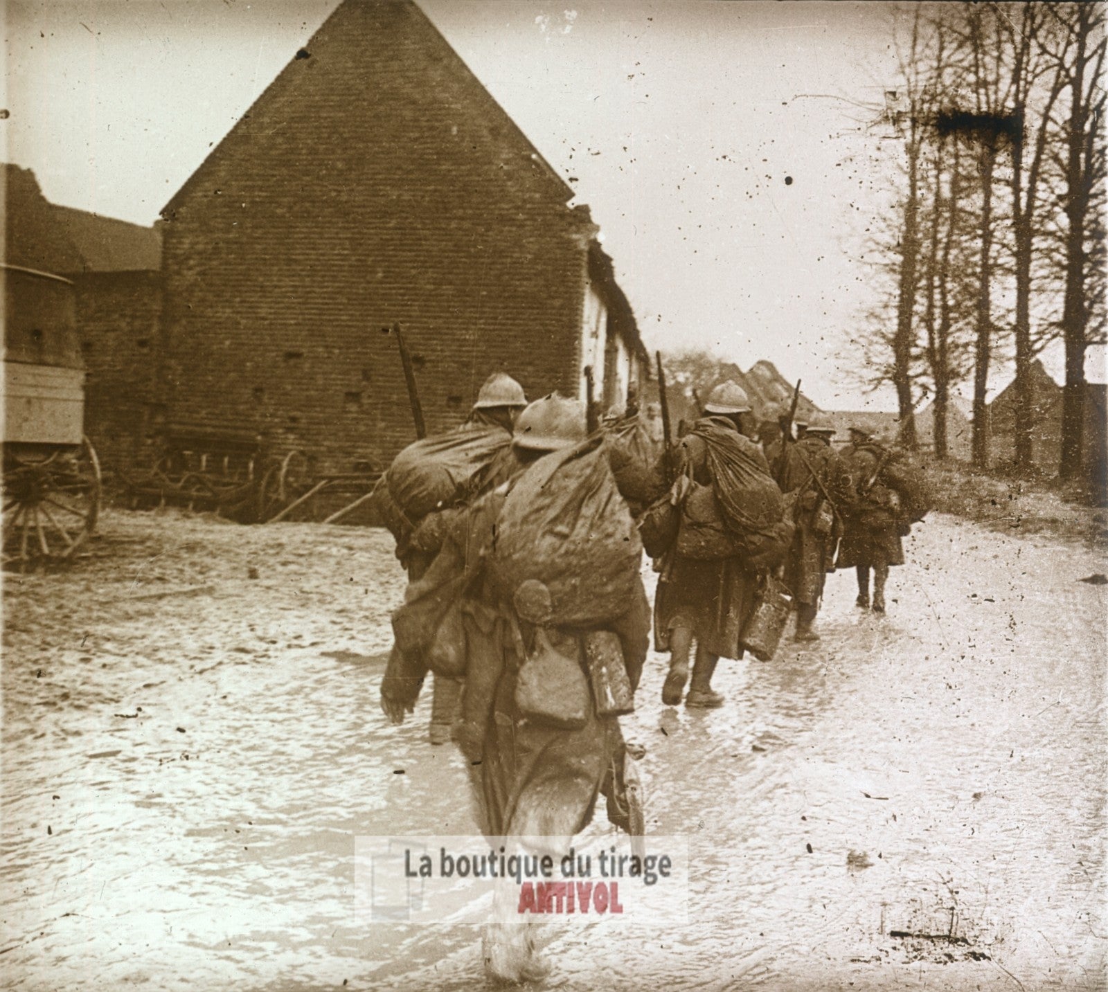 Fleury, corvée de vivres, guerre WW1, plaque verre photo ancienne stéréo 6x13 cm