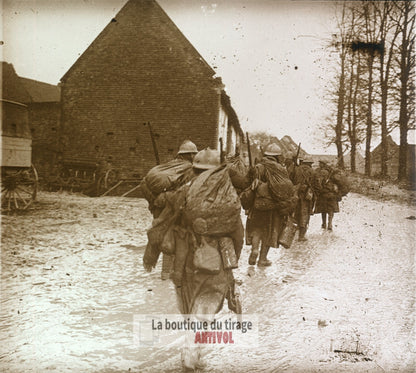 Fleury, corvée de vivres, guerre WW1, plaque verre photo ancienne stéréo 6x13 cm