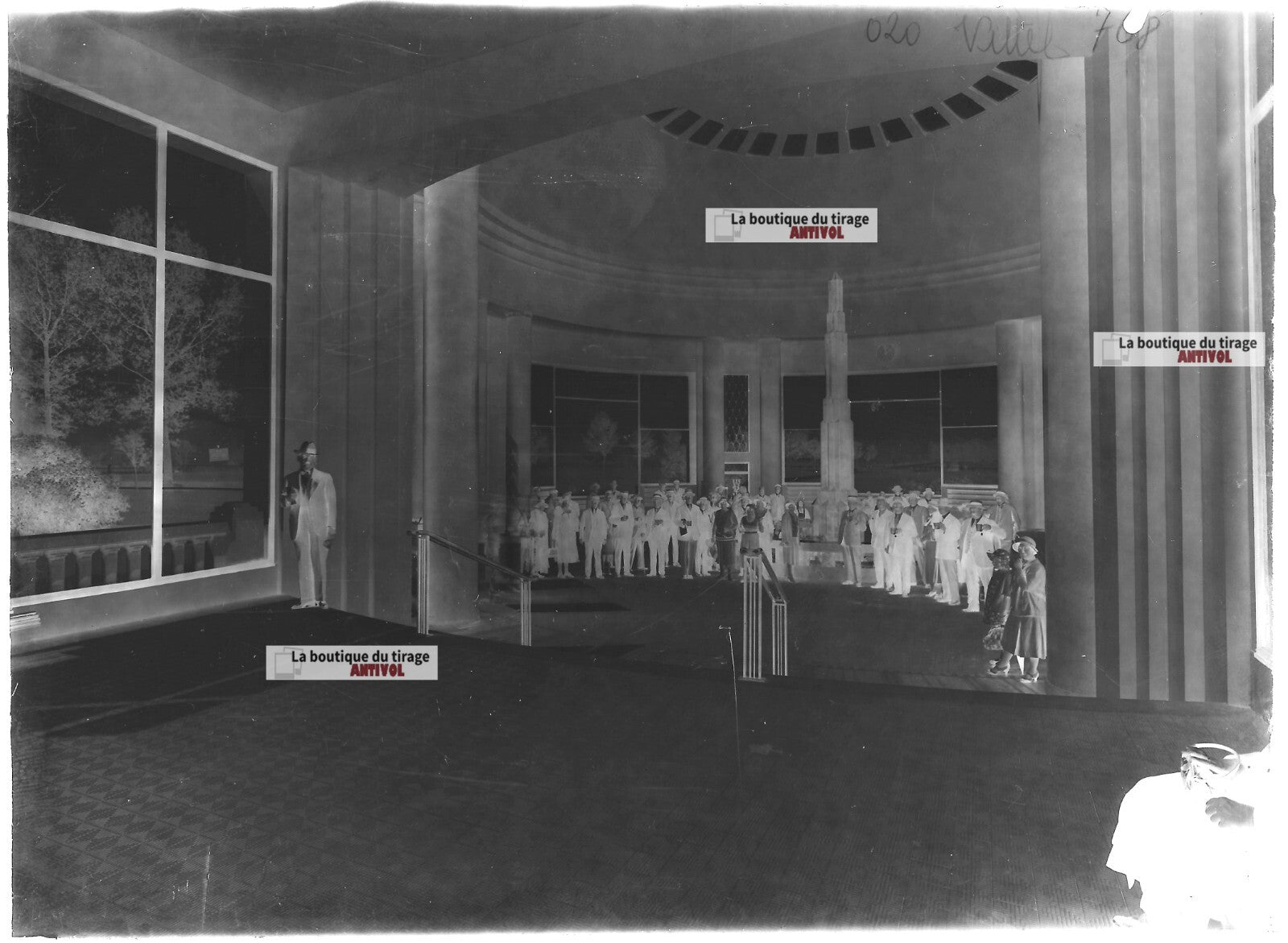 Plaque verre photo ancienne négatif noir et blanc 13x18 cm Vittel France groupe