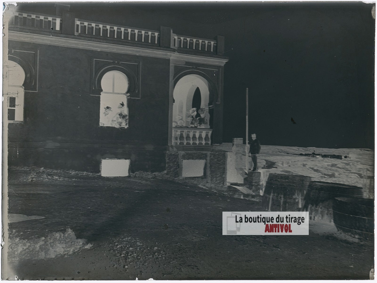Villa, Tunisie, personnages, plaque verre photo ancienne, négatif 9x12 cm