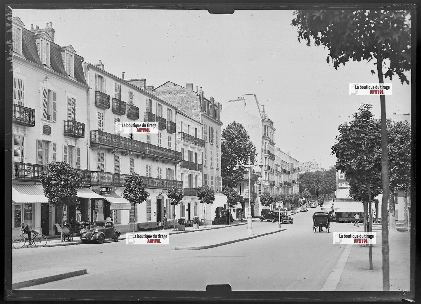 Plaque verre photo ancienne négatif noir et blanc 13x18 cm Vichy ville voitures