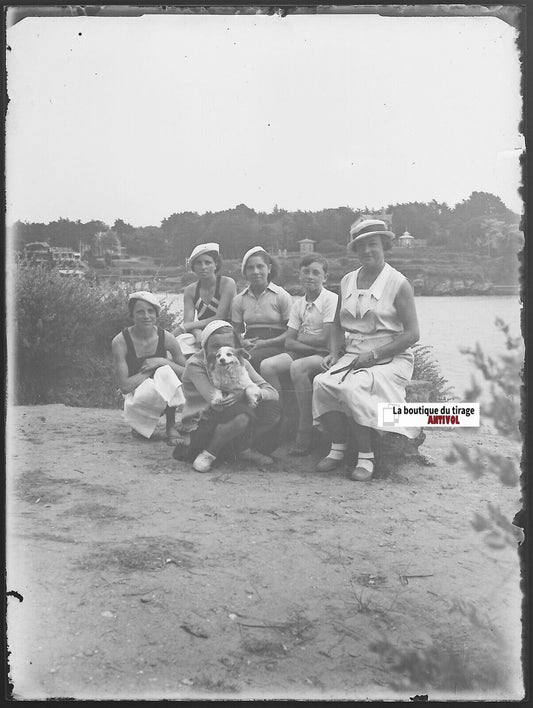 Famille, mer, océan, Plaque verre photo ancienne, négatif noir & blanc 9x12 cm