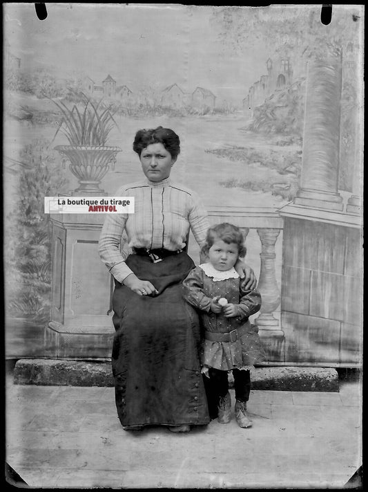 Plaque verre photo ancienne négatif noir et blanc 9x12 cm maman fille enfant