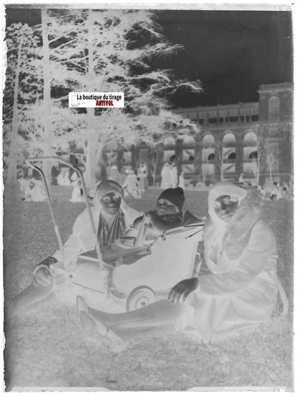 Bébé, femmes, plaque verre photo ancienne, négatif noir & blanc 9x12 cm