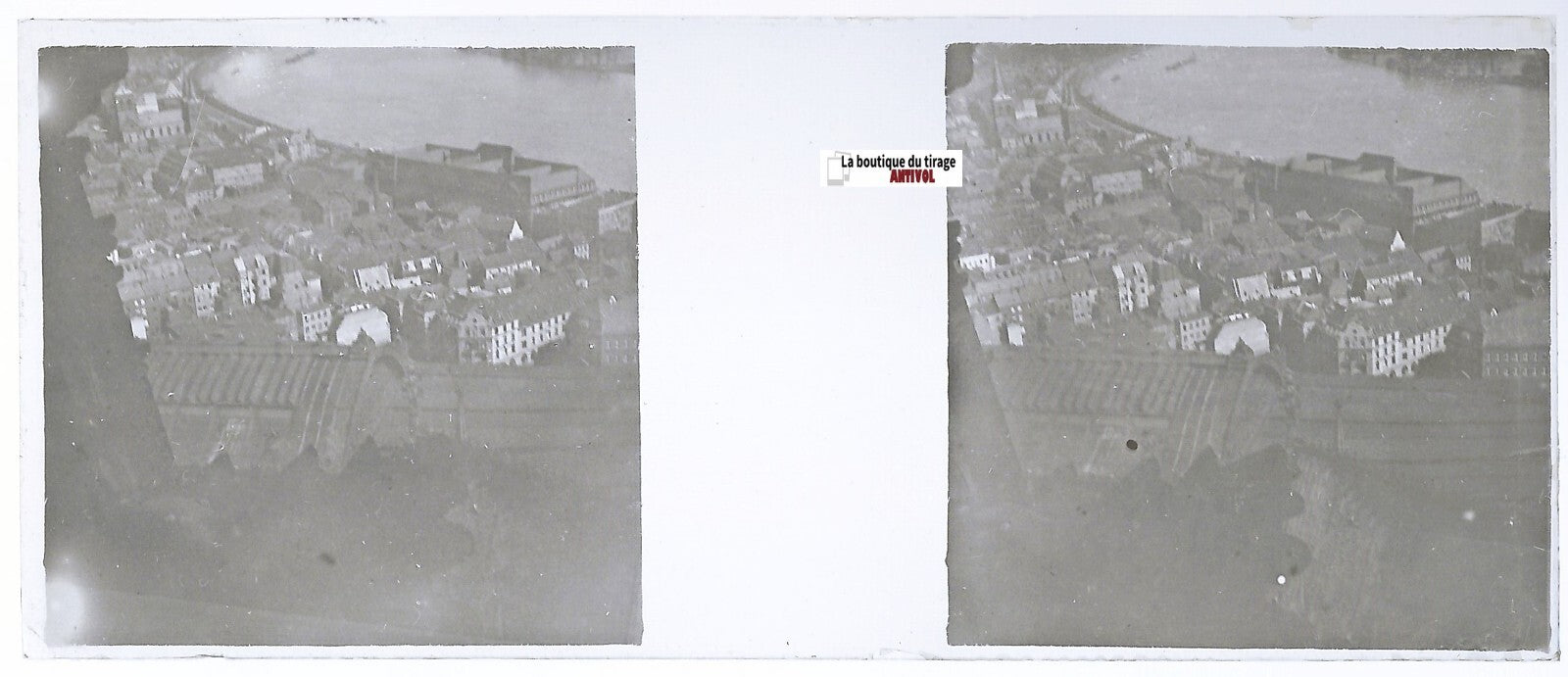 Ville, rivière, Plaque verre photo stéréo, positif noir & blanc 4,5x10,7 cm